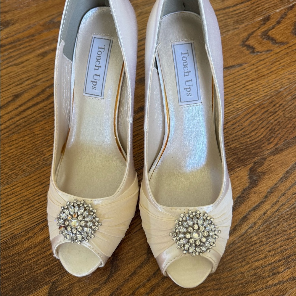 Touch Ups Women's Cream Peep Toe Heels